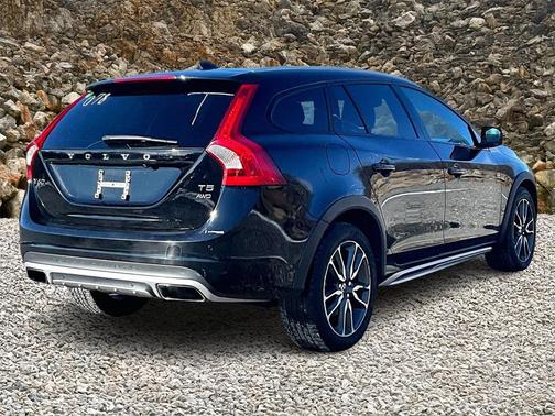 2016 Volvo V60 Cross Country T5