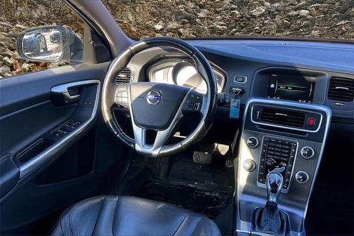 2016 Volvo V60 Cross Country T5