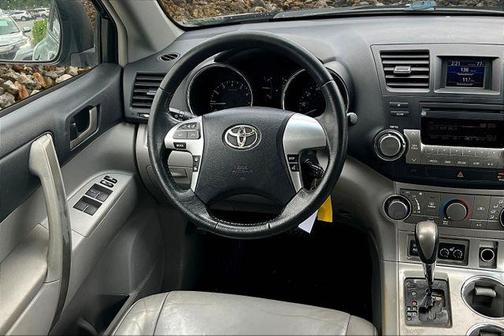 2012 Toyota Highlander SE
