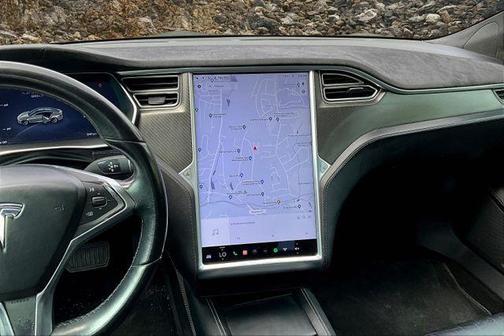 2015 Tesla Model S 90D