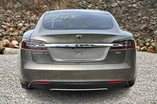 2015 Tesla Model S 90D