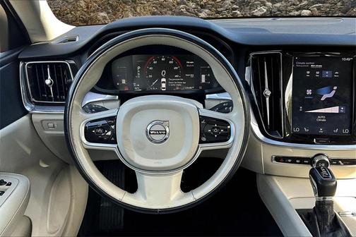 2019 Volvo S60 T6 Momentum
