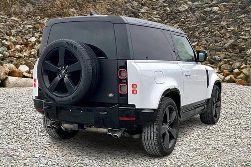 2022 Land Rover Defender 90 Carpathian Edition