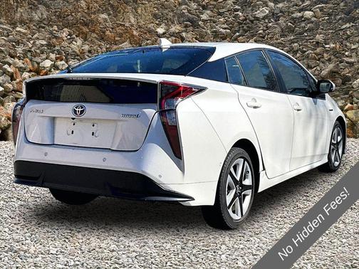 Blizzard Pearl 2016 Toyota Prius Four Touring