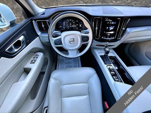 Ice White 2019 Volvo XC60 T5 Momentum