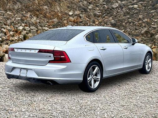 2018 Volvo S90 T5 Momentum