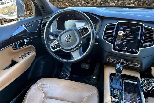 2018 Volvo XC90 T6 Momentum