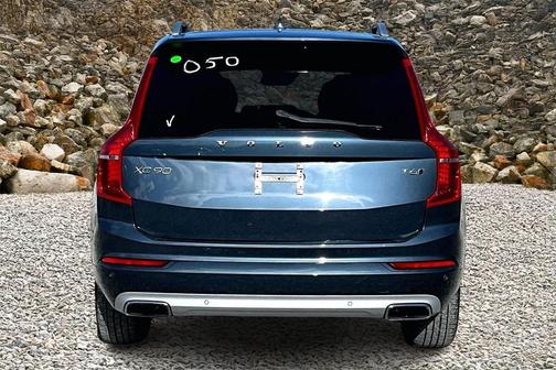 2018 Volvo XC90 T6 Momentum