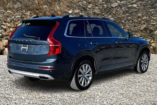 2018 Volvo XC90 T6 Momentum