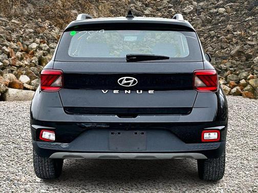 2022 Hyundai VENUE SEL