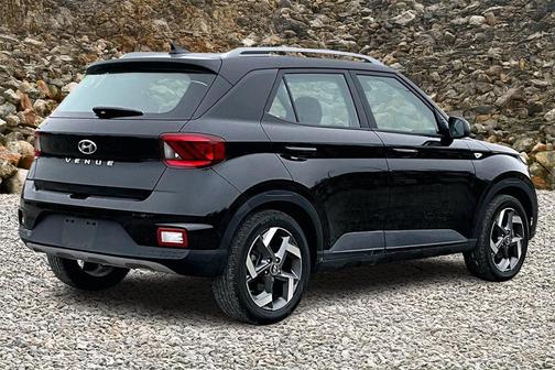 2022 Hyundai VENUE SEL