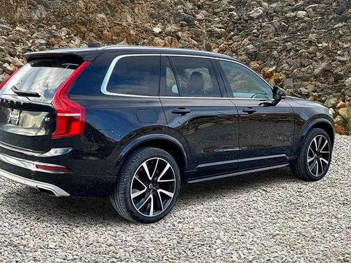 2021 Volvo XC90 T6 Momentum