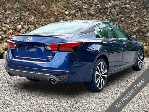 Deep Blue Pearl 2019 Nissan Altima 2.5 SR
