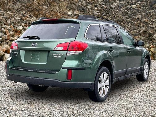 Cypress Green Pearl 2010 Subaru Outback 2.5 i Premium