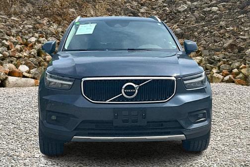 2022 Volvo XC40 T5 Momentum