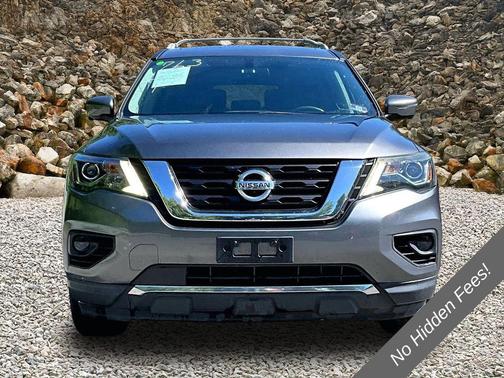 Gun Metallic 2017 Nissan Pathfinder Platinum