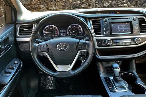 2015 Toyota Highlander LE