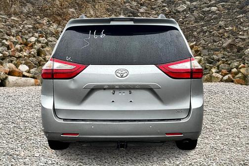 2018 Toyota Sienna XLE