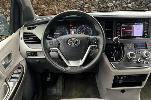2018 Toyota Sienna XLE