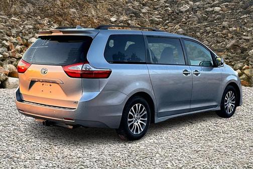 2018 Toyota Sienna XLE