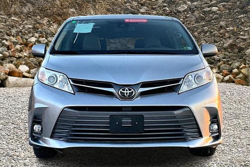 2018 Toyota Sienna XLE