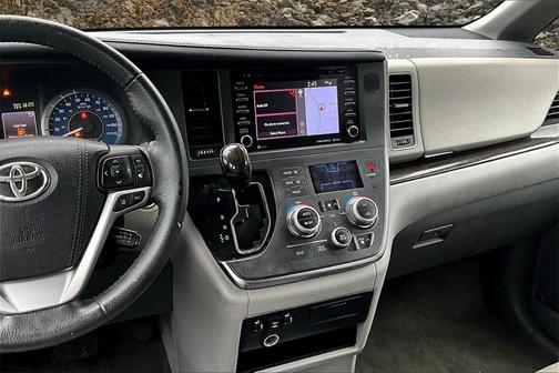 2018 Toyota Sienna XLE