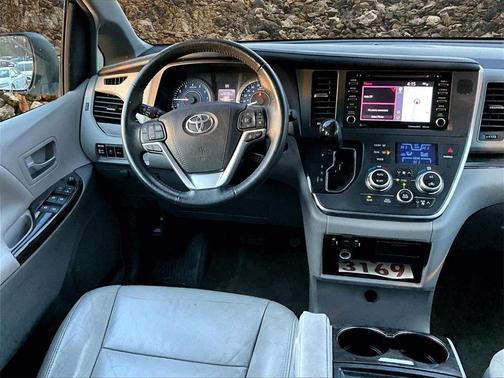 2018 Toyota Sienna XLE