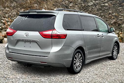 2018 Toyota Sienna XLE