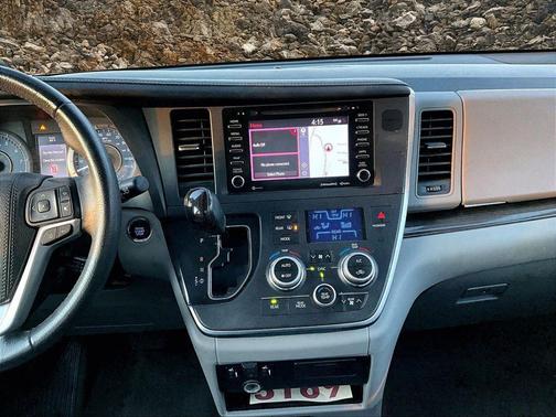 2018 Toyota Sienna XLE