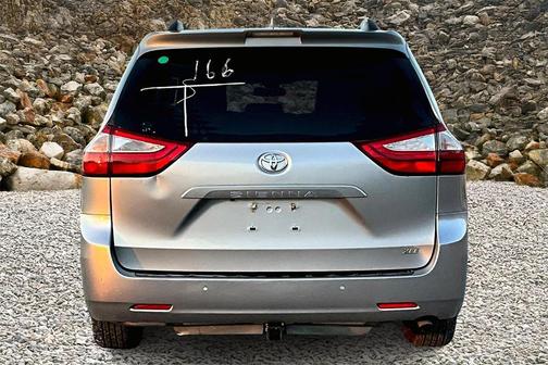 2018 Toyota Sienna XLE