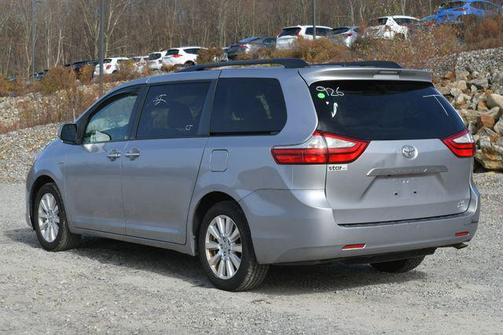 2017 Toyota Sienna XLE