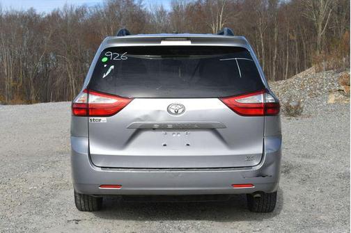 2017 Toyota Sienna XLE
