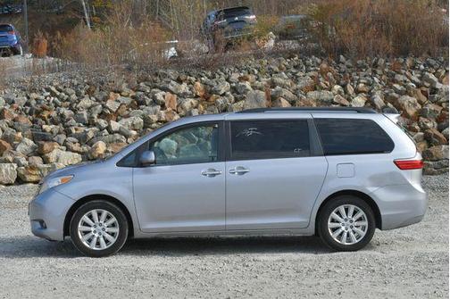 2017 Toyota Sienna XLE