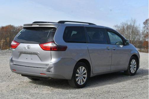 2017 Toyota Sienna XLE