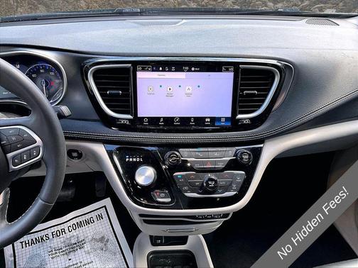 Brilliant Black Crystal Pearlcoat 2024 Chrysler Pacifica Touring L