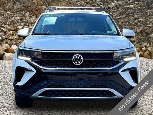 White 2022 Volkswagen Taos 1.5T SE
