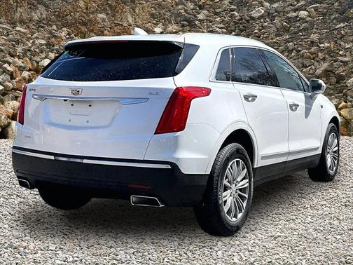 Crystal White Tricoat 2017 Cadillac XT5 Luxury