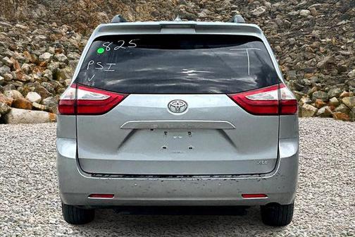 2018 Toyota Sienna XLE