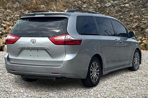 2018 Toyota Sienna XLE