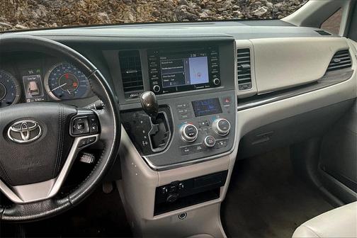 2018 Toyota Sienna XLE