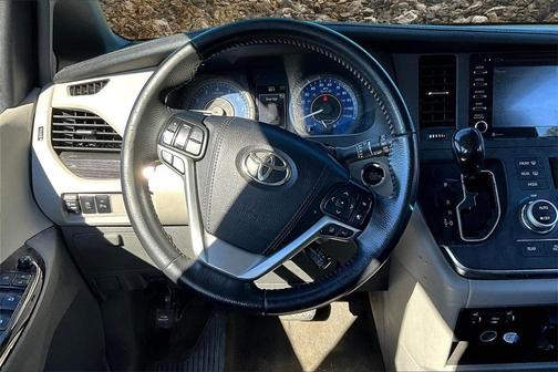 2018 Toyota Sienna XLE