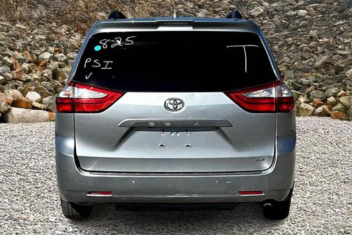 2018 Toyota Sienna XLE