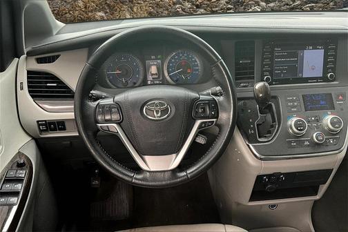 2018 Toyota Sienna XLE