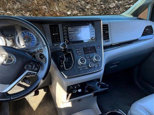 2018 Toyota Sienna XLE