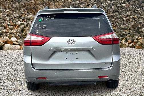 2018 Toyota Sienna XLE