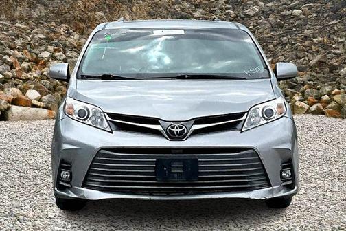 2018 Toyota Sienna XLE