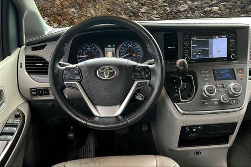 2018 Toyota Sienna XLE