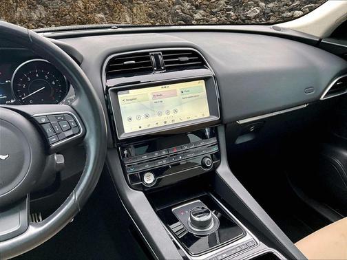 2019 Jaguar F-PACE 25t Premium