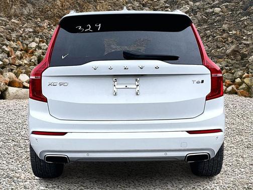 2020 Volvo XC90 T6 Momentum