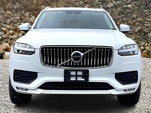 2020 Volvo XC90 T6 Momentum